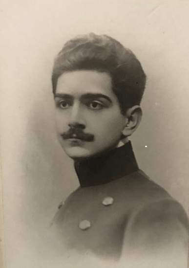 Мой Отец Рубен Богданович Саркисов в 1905 году (21 год)
